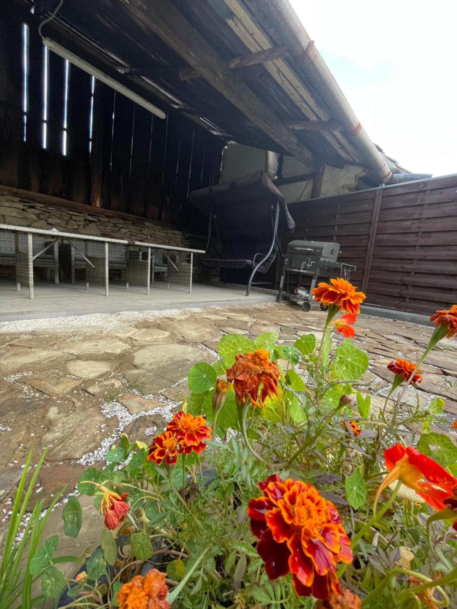 Zu Hause Guest House Vrbov Exterior foto