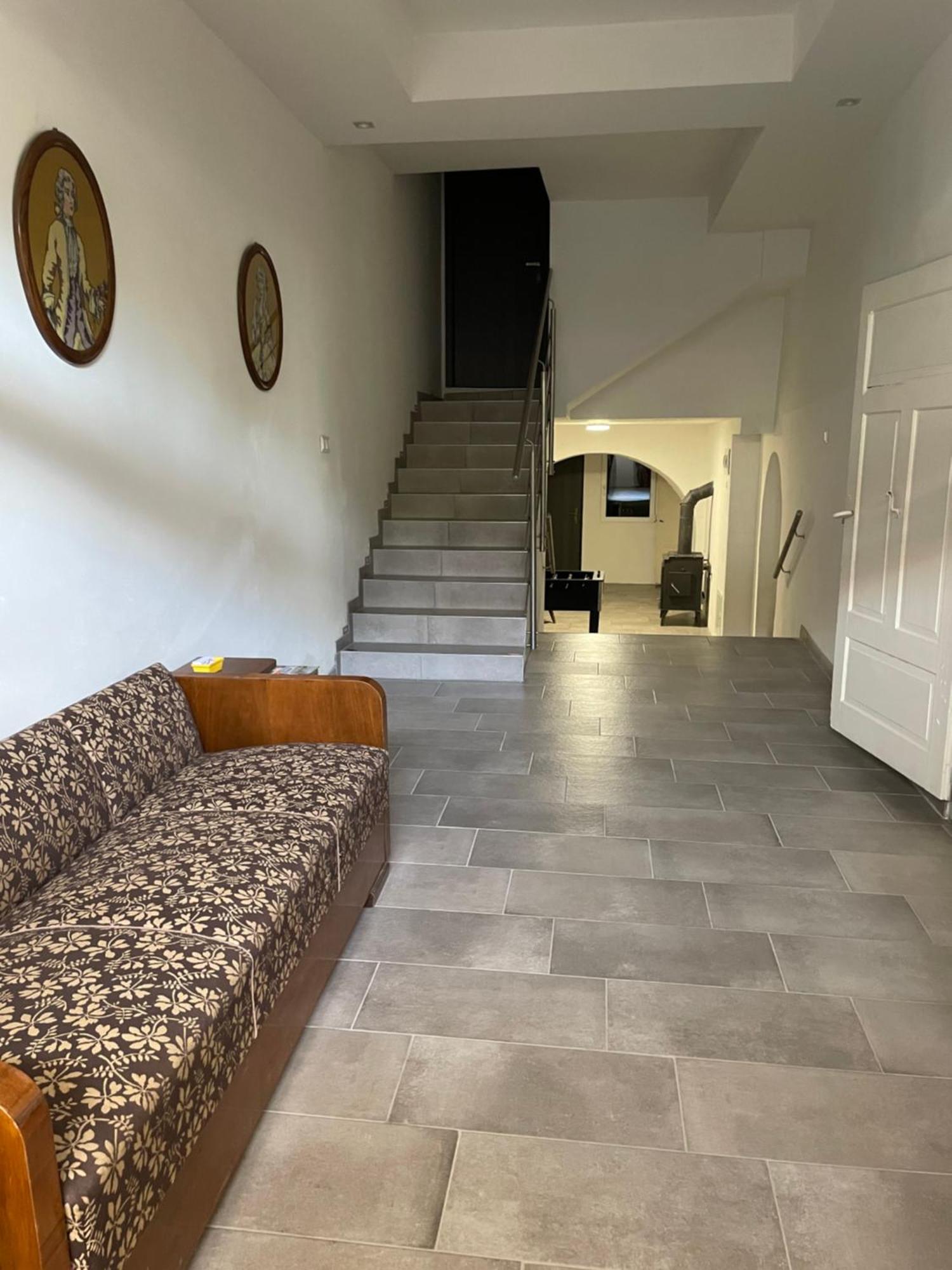 Zu Hause Guest House Vrbov Exterior foto
